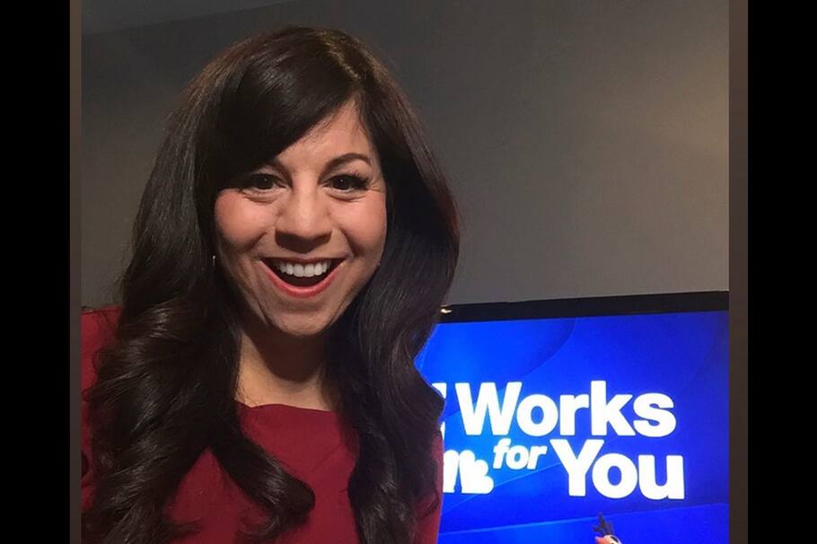 La periodista Julie Chin no pudo leer las noticias al aire pues estaba sufriendo un ACV