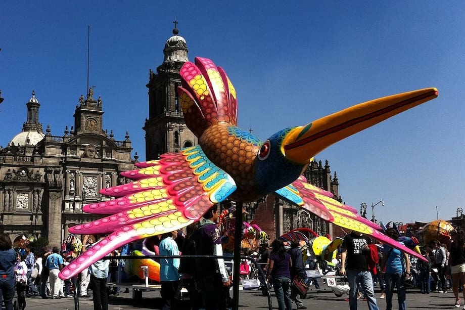 Estos animales fantásticos hechos en cartón llevaron a la fama mundial al mexicano Pedro Linares.