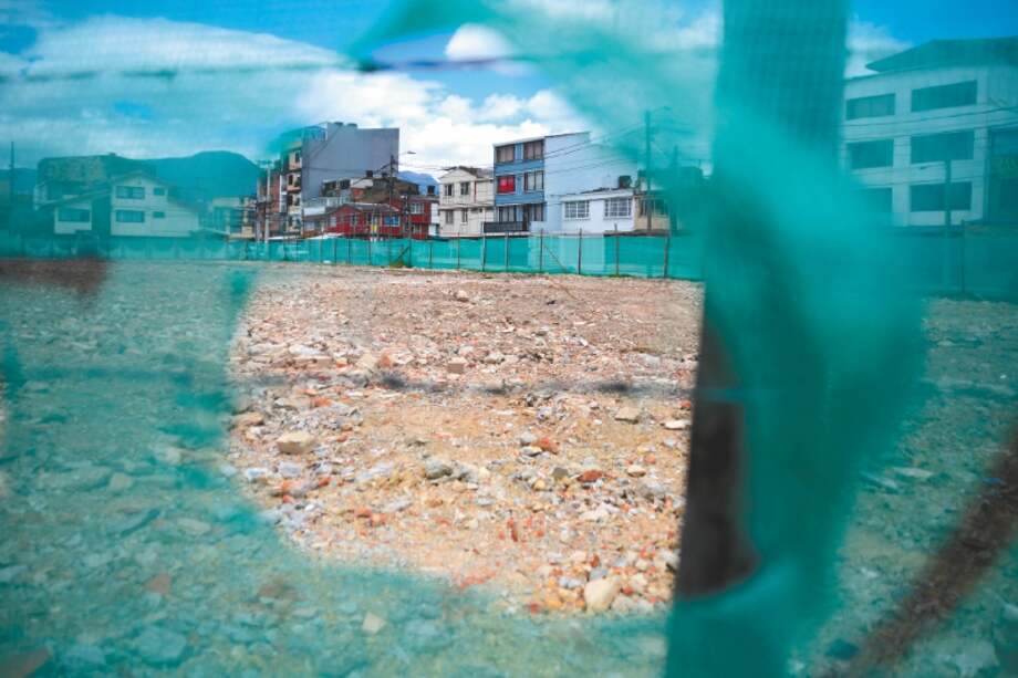 La calle 8 sur, entre los barrios La Fragua y Santa Isabel, pasará de casi 28 metros a 35 metros de ancho, aproximadamente./ Gustavo Torrijos