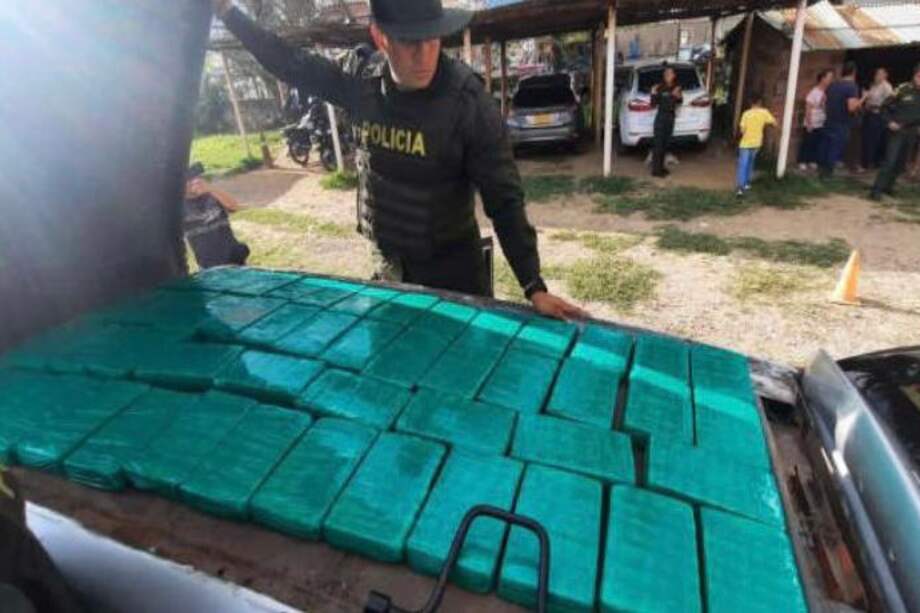 Se trató de una camioneta gris de alta gama, marca Great Wall modelo 2011, que contaba con un sofisticado sistema para ocultar la droga en su techo.