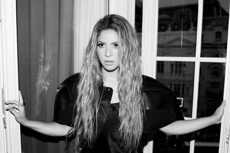 “No te lo puedo creer”: dijo Shakira al ver por primera vez un celular con cámara. Acá te mostramos en video la reacción de la cantante.