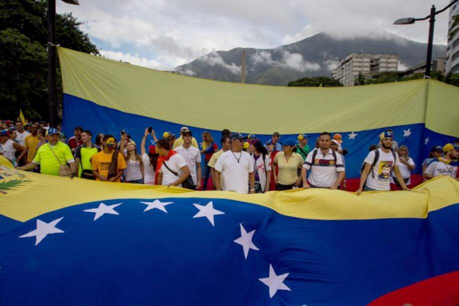 Oposición "marcha en silencio" tras ola de disturbios en Venezuela