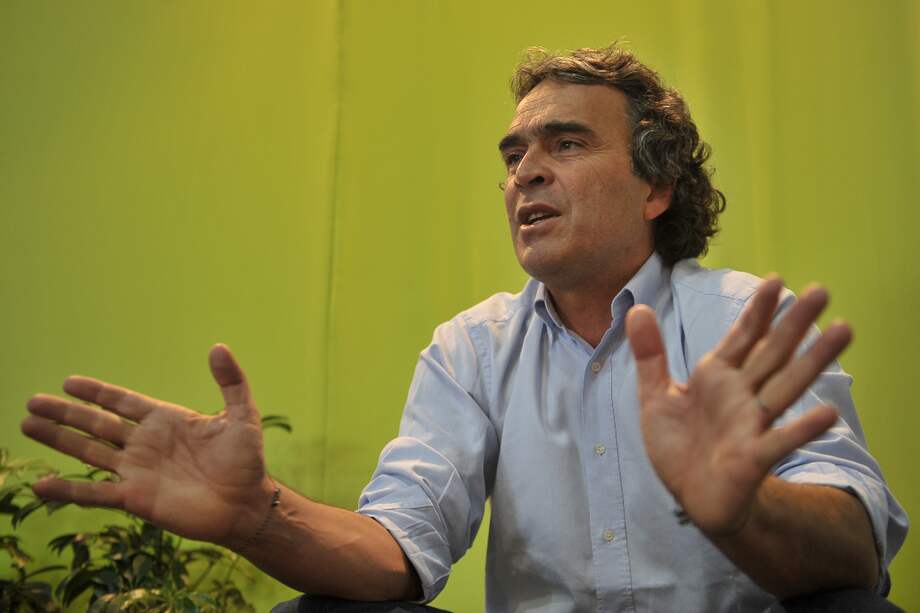 A Fajardo se le criticó en la segunda vuelta presidencial por no definirse entre Duque o Petro, criticándolo de "tibio". / Gustavo Torrijos - El Espectador