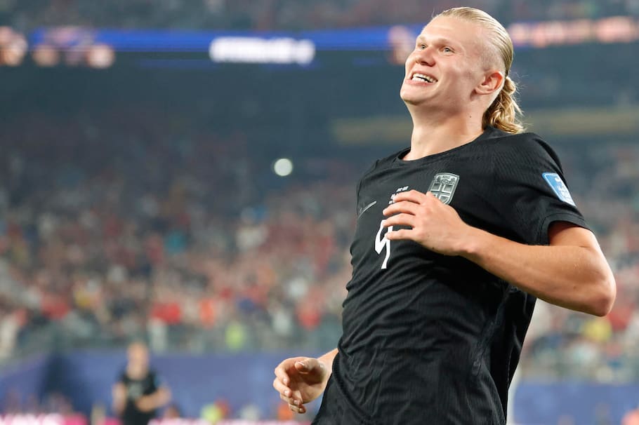 Así se conoció el delantero de la Selección de Noruega con su pareja. Detalles de su historia de amor.