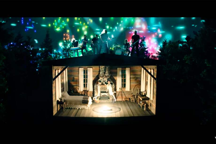 Imagen del video "The Sky Is A Neighborhood".