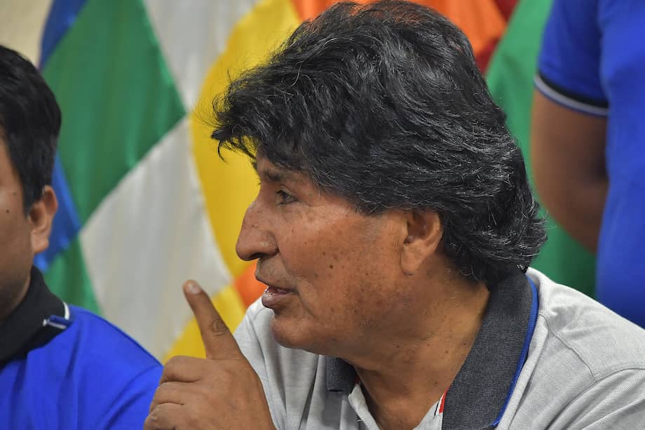 Morales, líder del oficialismo, aseguró a sus seguidores que va a "ganar esta batalla jurídica" y que hay 200 abogados dispuestos a defenderlo "gratuitamente", tras recibir formalmente una citación a declarar por un caso por supuesta "trata de personas" y "estupro".