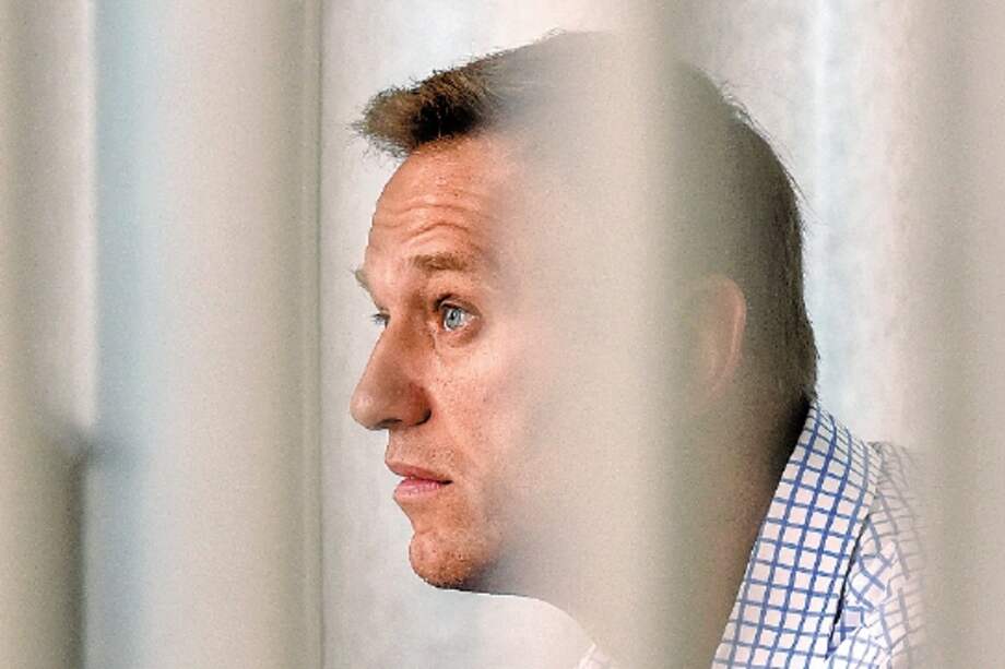 El líder opositor ruso, Alexei Navalny, fue condenado por un tribunal en Moscú por supuesto fraude.