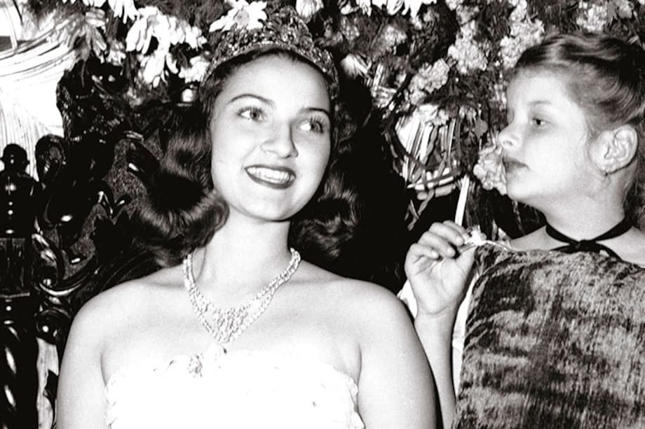 Desfile secreto en traje de baño y un voto neutral decidieron la elección