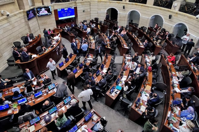 Congresistas se "despiden" del Capitolio: Congreso se renovará en un 60 % el 20 de julio