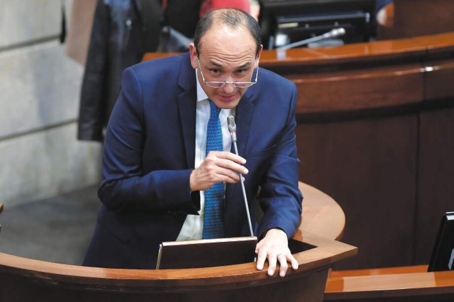 Vladimir Fernández fue elegido por el Senado con 88 votos de 98 posibles.