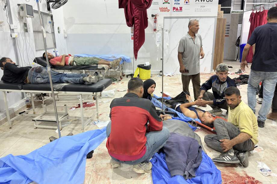 Heridos en el hospital Al Awda tras la distribución de comida en el centro SDS4.