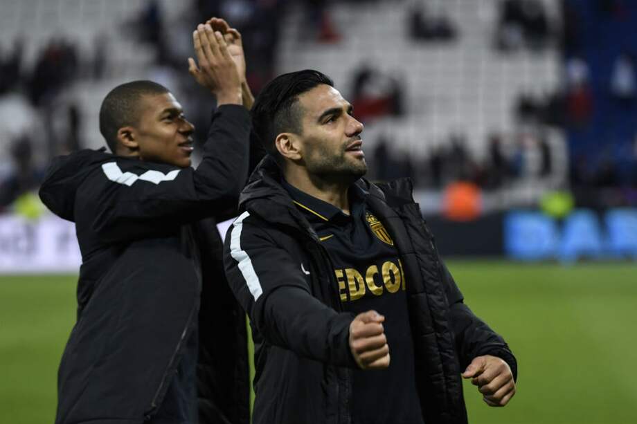 Mbappé y Falcao delanteros del Mónaco. / AFP