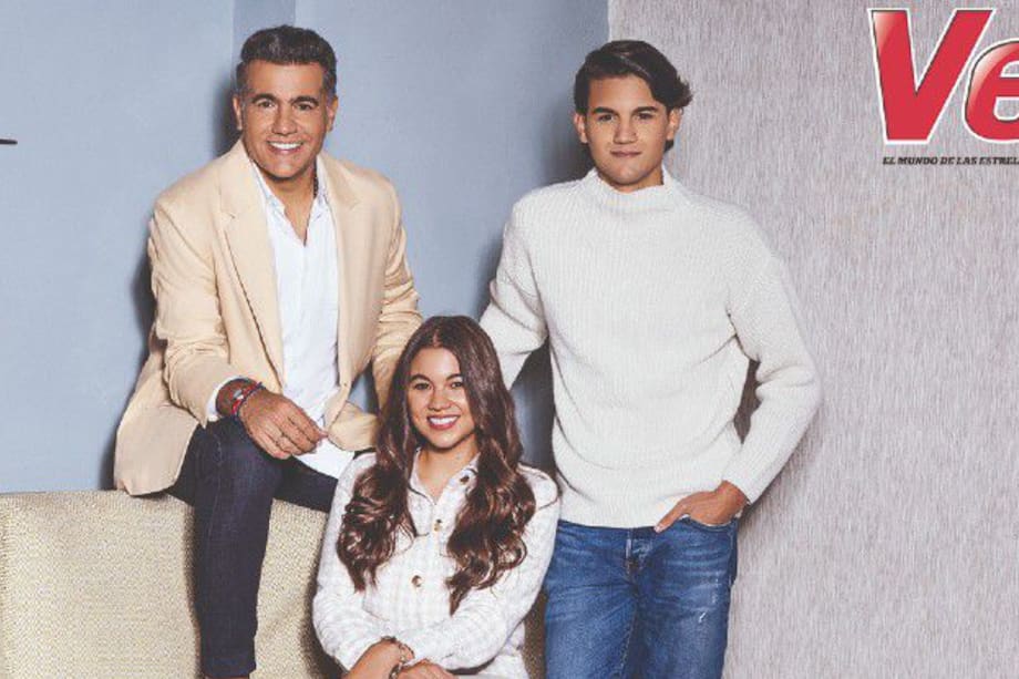 Carlos Calero junto a sus hijos