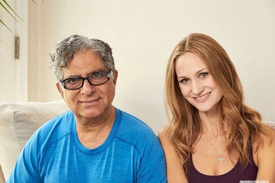 En su nuevo libro, el autor de bestsellers internacionales Deepak Chopra y Sarah Platt-Finger, directora de yoga en Chopra Global y cofundadora de ISHTA Yoga, detallan un programa práctico de seis semanas con posturas accesibles para todos los niveles de habilidad.