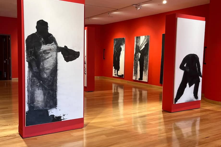 "Errancia en el país del olvido" es una exposición de entrada libre que se puede visitar en la sede Chicó de la Alianza Francesa (Carrera 11 #93-40).