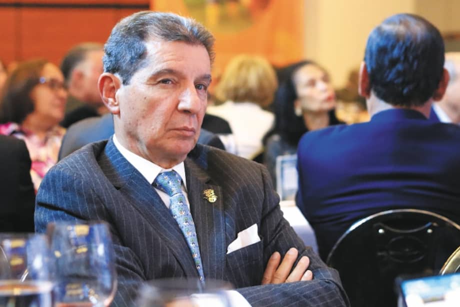 José Félix Lafaurie, vocero de los ganaderos de Colombia, destaca: "Hemos entregado al Gobierno más de 600 mil hectáreas".