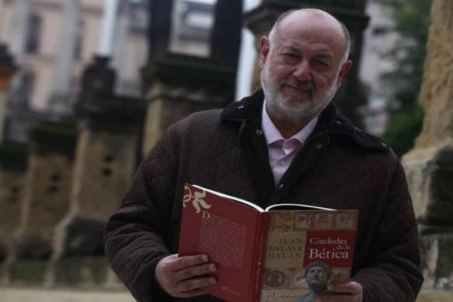 Eslava Galán relata la historia de los mexicanos y de Hernán Cortés, figura que ha vuelto a la actualidad recientemente después de que el presidente mexicano, Andrés Manuel López Obrador, asegurara que España debería pedir perdón por la conquista de América. / EFE