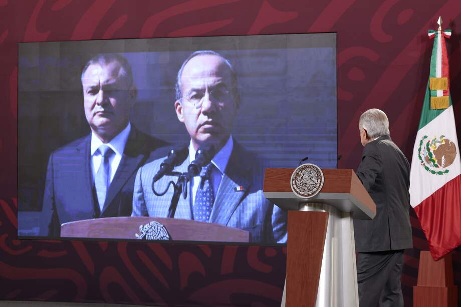 López Obrador pidió este miércoles aclarar el rol de los exmandatarios Vicente Fox (2000-2006) y Felipe Calderón (2006-2012), así como el de las autoridades de EE. UU. en el caso del exsecretario de Seguridad Genaro García Luna, declarado culpable por narcotráfico. EFE/José Méndez