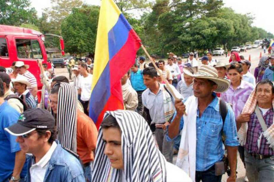 El tráfico se vio interrumpido por los productores en las carreteras del Valle del Cauca. / Vanguardia Liberal