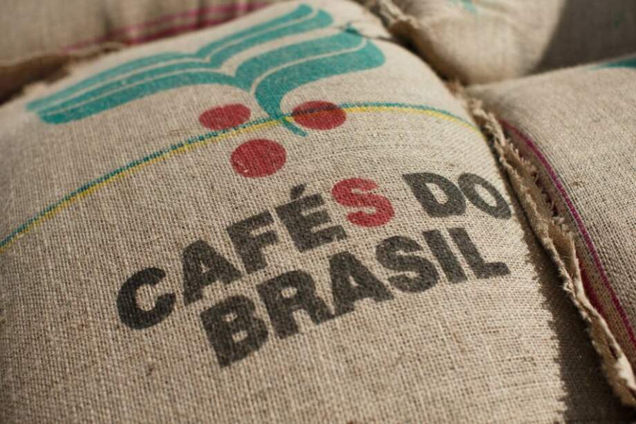 El área de producción de café en Brasil este año bajará a 1,942 millones de hectáreas. / Bloomberg News