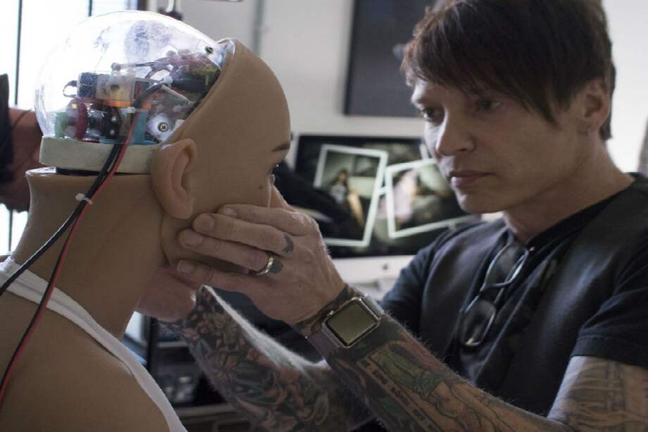 Los sexbots son en su mayoría diseñados anatómicamente como mujeres, y el mercado de los sexbots está compuesto casi exclusivamente por hombres. / Realbotix