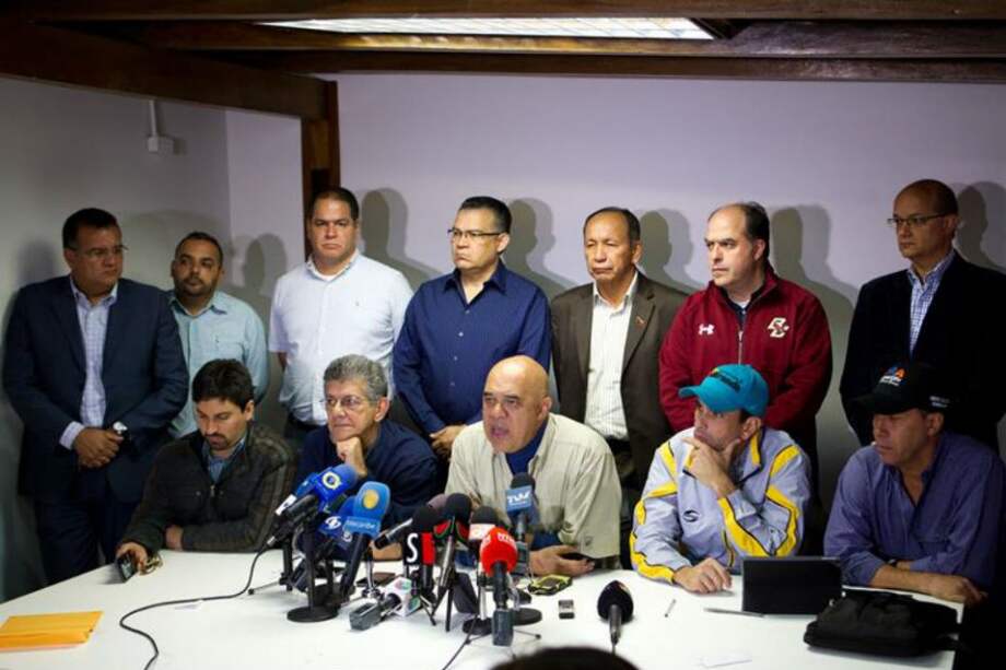 El secretario general de la alianza opositora venezolana Mesa de la Unidad Democrática (MUD), Jesús Torrealba hizo la denuncia. / EFE