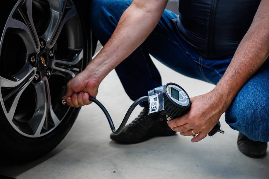 El nitrógeno se filtra hasta tres veces más despacio que el aire a través de las paredes de la llanta.