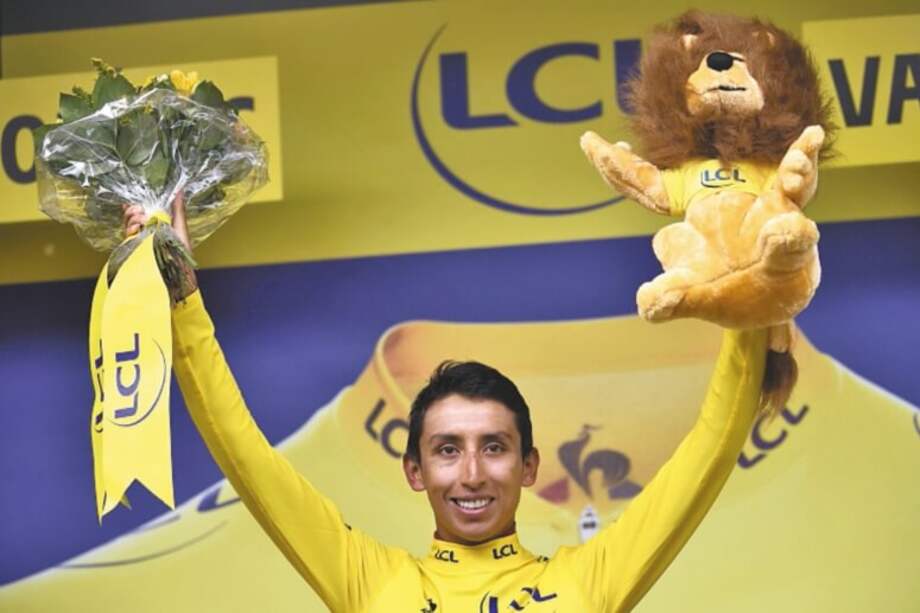 Sábado 27 de julio de 2019: Egan Bernal sentencia a su favor el Tour de Francia 2019, haciendo realidad el sueño por el que los escarabajos colombianos pedaleaban desde los años 80. / AFP
