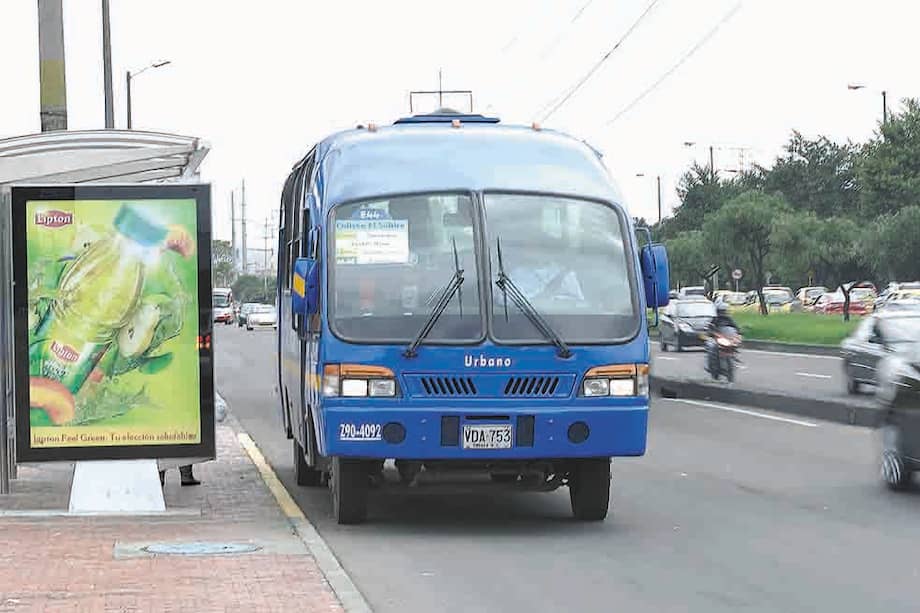 Aunque en junio seguirán rodando los buses viejos y los del SITP, todos dependerán de Transmilenio. / Archivo - El Espectador