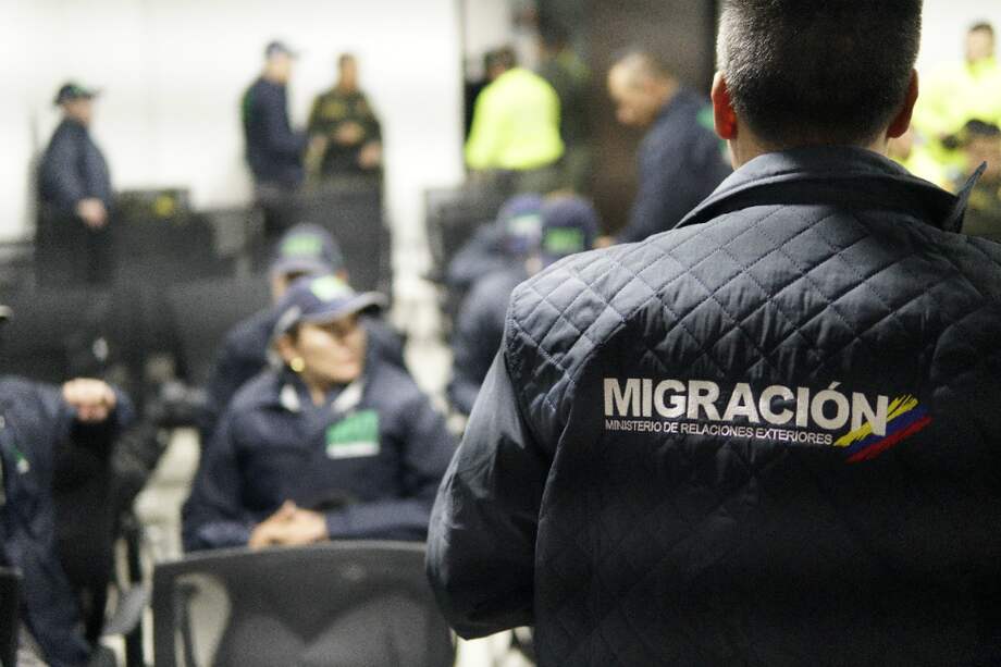 El confuso caso de una periodista mexicana a la que le impidieron el ingreso a Colombia