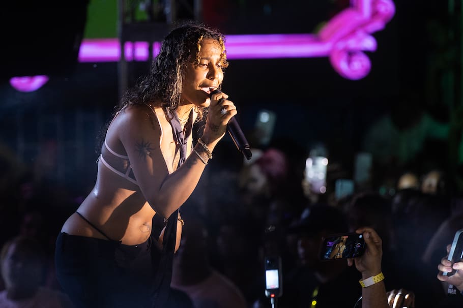 AME3141. SANTO DOMINGO (REPÚBLICA DOMINICANA), 04/05/2024.- La cantante dominicana Tokischa se presenta en concierto en el cierre de su gira mundial 'PPL Presidente', este viernes en Santo Domingo (República Dominicana). EFE/ Orlando Barría