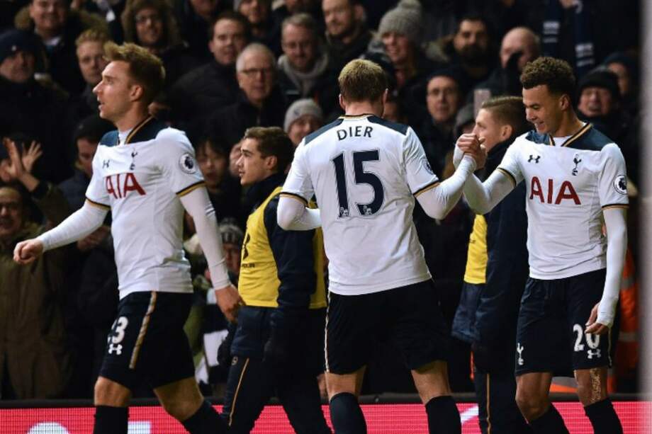 Los jugadores del Tottenham celebran uno de los goles con los que vencieron al Chelsea. / AFP