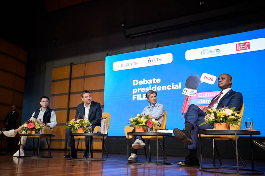 Carlos Caicedo, Mauricio Lizcano, Claudia López y Luis Gilberto Murillo en el debate presidencial de El Espectador en la Feria del Libro 2026.