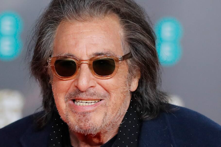 El actor y cineasta estadounidense Al Pacino posa en la alfombra roja a su llegada a los BAFTA British Academy Film Awards en el Royal Albert Hall de Londres el 2 de febrero de 2020.