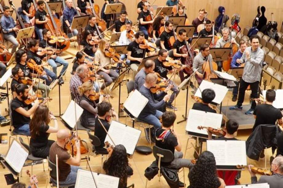 Andrés Orozco-Estrada, actual director de la Orquesta sinfónica de Viena, visitará Medellín y Bogotá como preparación para su retorno a las giras internacionales en junio.