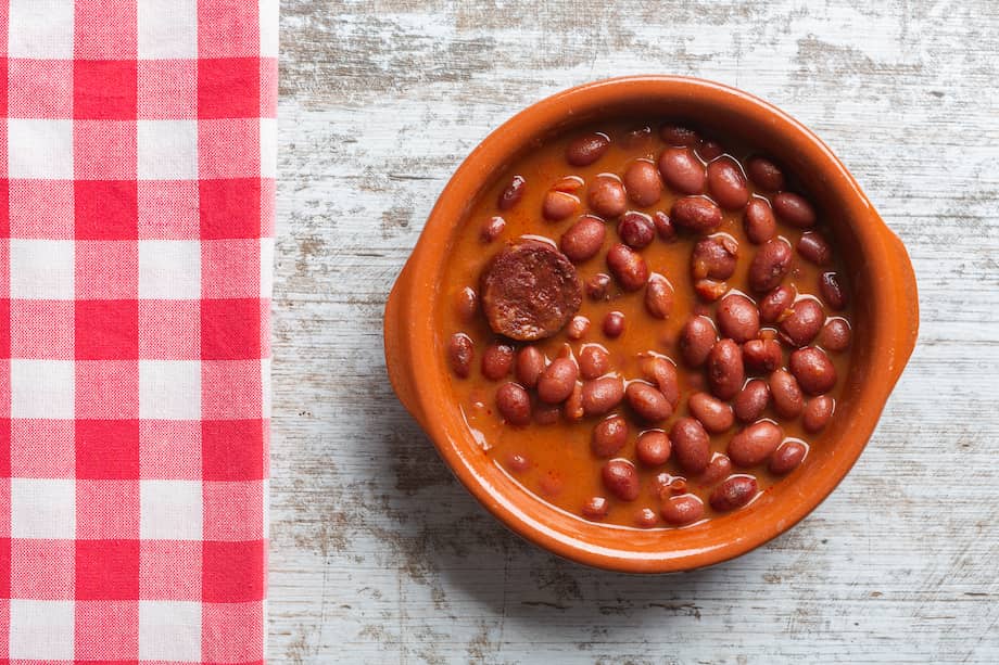 A estos fríjoles también puedes añadirle chorizo o salchicha para disfrutar.