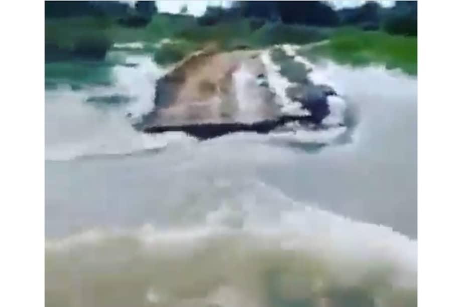 El río Magdalena rompió el muro que evitaba que entrara al municipio de Tenerife, Magdalena.