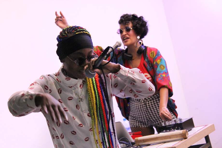 Muévelo Pacífico es un colectivo artístico fundado en 2017 por La Ruka y la DJ María del Rosario.