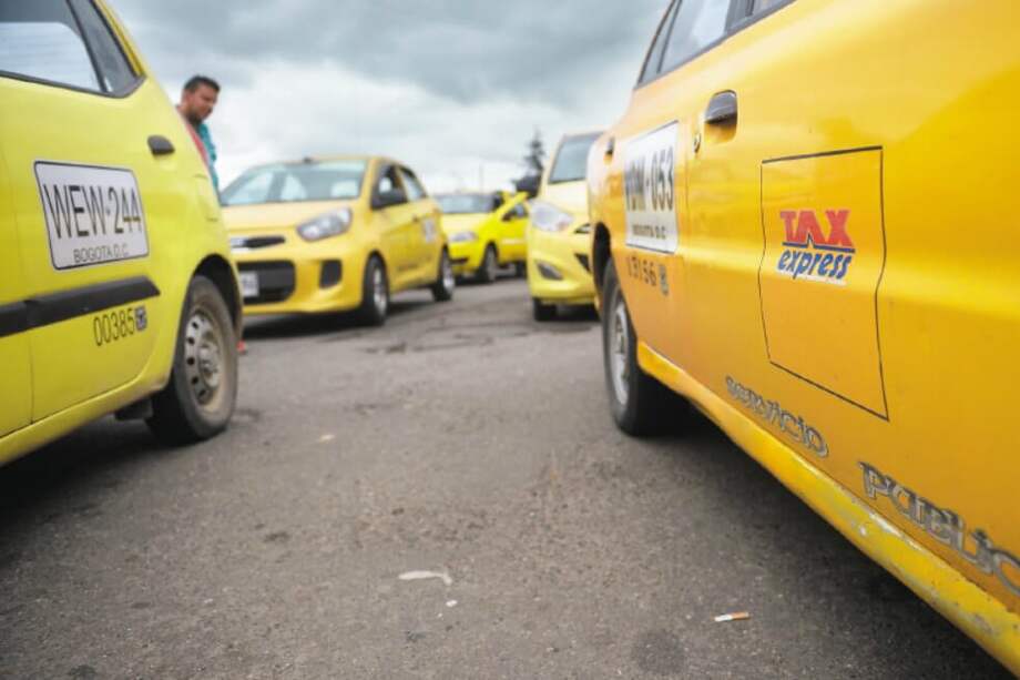 Una de posibles causas de la división en el gremio es que hay 137 sindicatos de taxistas, cada uno con sus propios intereses. / Archivo El Espectador.