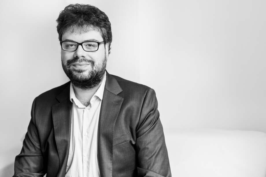 Sergio del Molino se hizo conocido por su novela “La hora violeta”, donde narra la enfermedad y muerte de su hijo Pablo. / Lara Albuixech