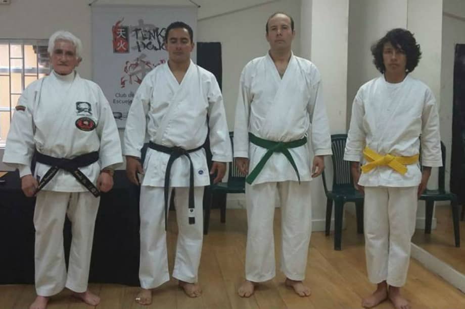 Jaime Fernández (primero izquierda), padre del karate en Colombia, murió a los 83 años por complicaciones en su salud. Durante toda su carrera se le otorgó el 5 Dan. / Liga de karate de Bogotá