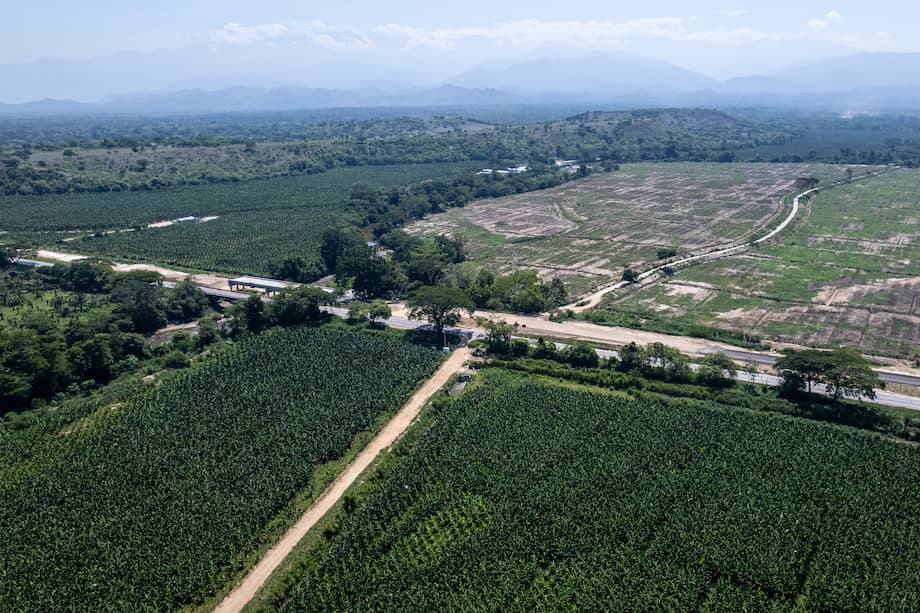 Los habitantes del corregimiento de Macaraquilla denuncian que la obra afecta su vía de acceso. / Terumoto Fukuda