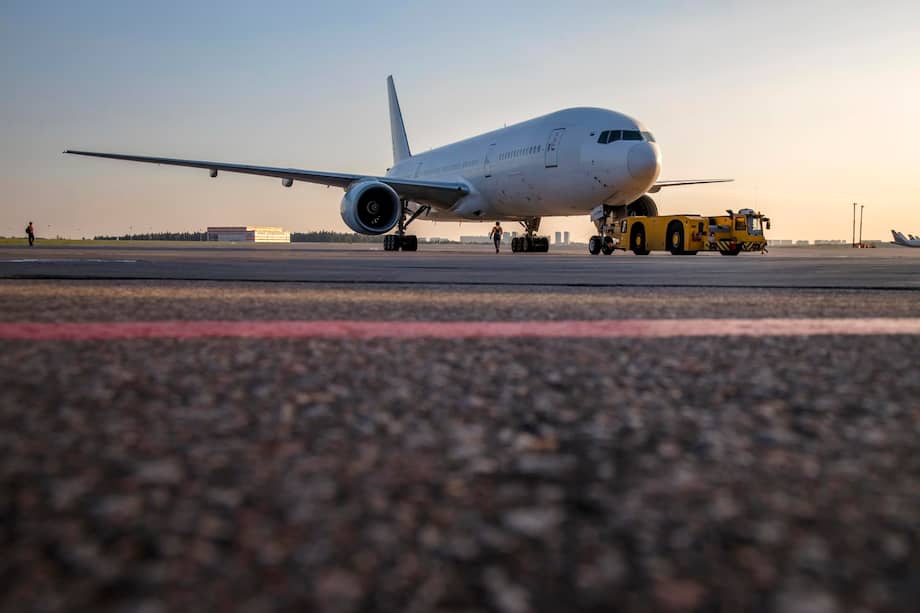Foto del Ministerio de Transporte de Rusia muestra un Boeing 777 de Nordwind en su primer vuelo entre Moscú y Pyongyang desde el aeropuerto Sheremétievo.