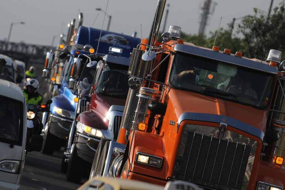 El Gobierno advirtió a los camioneros que participan en la inmovilización que no permitirán el bloqueo de vías. /Gabriel Aponte