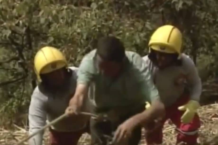 Hombre ebrio fue rescatado luego de caer a un abismo de 600 metros