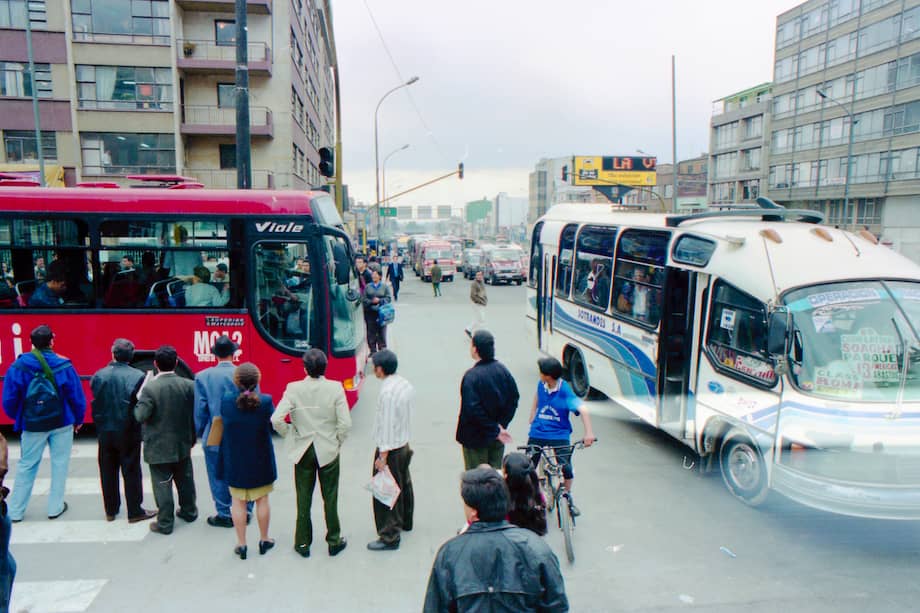 El 27 de diciembre de 2003 se dio al servicio la troncal de la Calle 13 y la de la Avenida de Las Américas, con el corredor vial hacia la localidad de Kennedy y quedó integrado al ramal del Eje Ambiental.