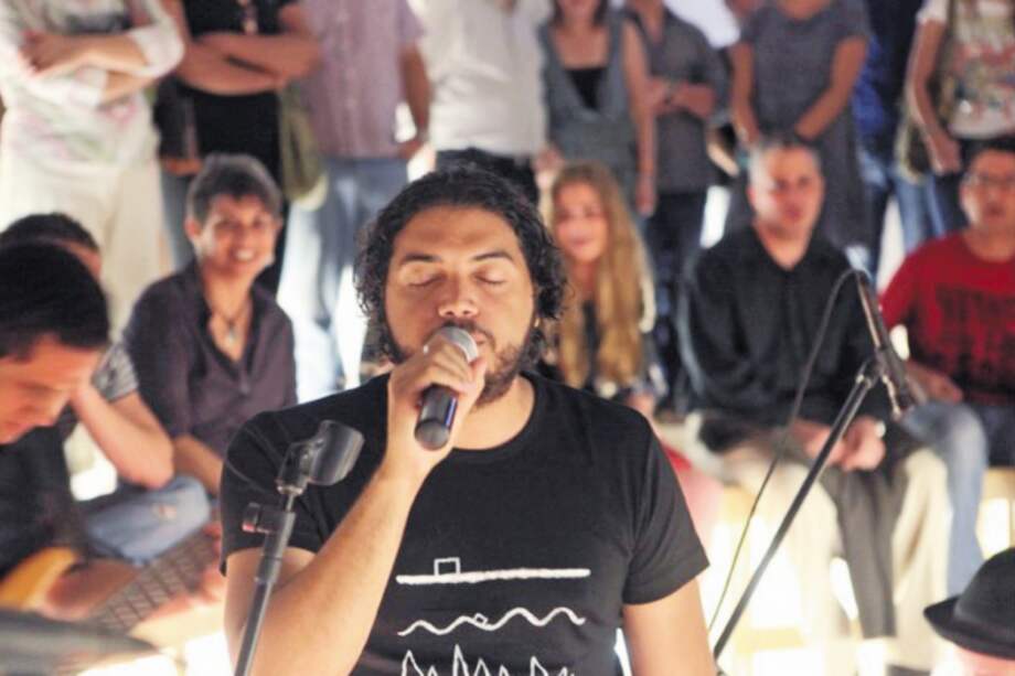 Frank Báez en una presentación de sus poemas. / Blogg Frank Báez