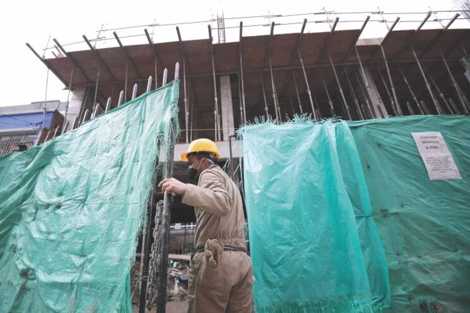 Entre fábricas autorizadas y la construcción, en la ciudad se espera el regreso de casi 300.000 personas a trabajar. /Mauricio Alvarado - El Espectador