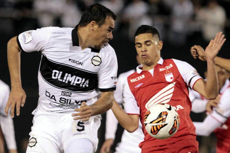 Santa Fe se ve obligado a remontar el 2-0 de Asunción. / EFE