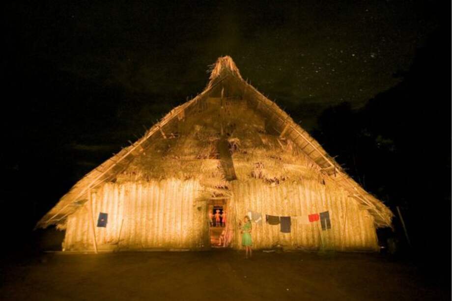 Maloca de Sonaña (portada del libro Hee Yaia Godo-Bakari, El territorio de los jaguares de Yuruparí).